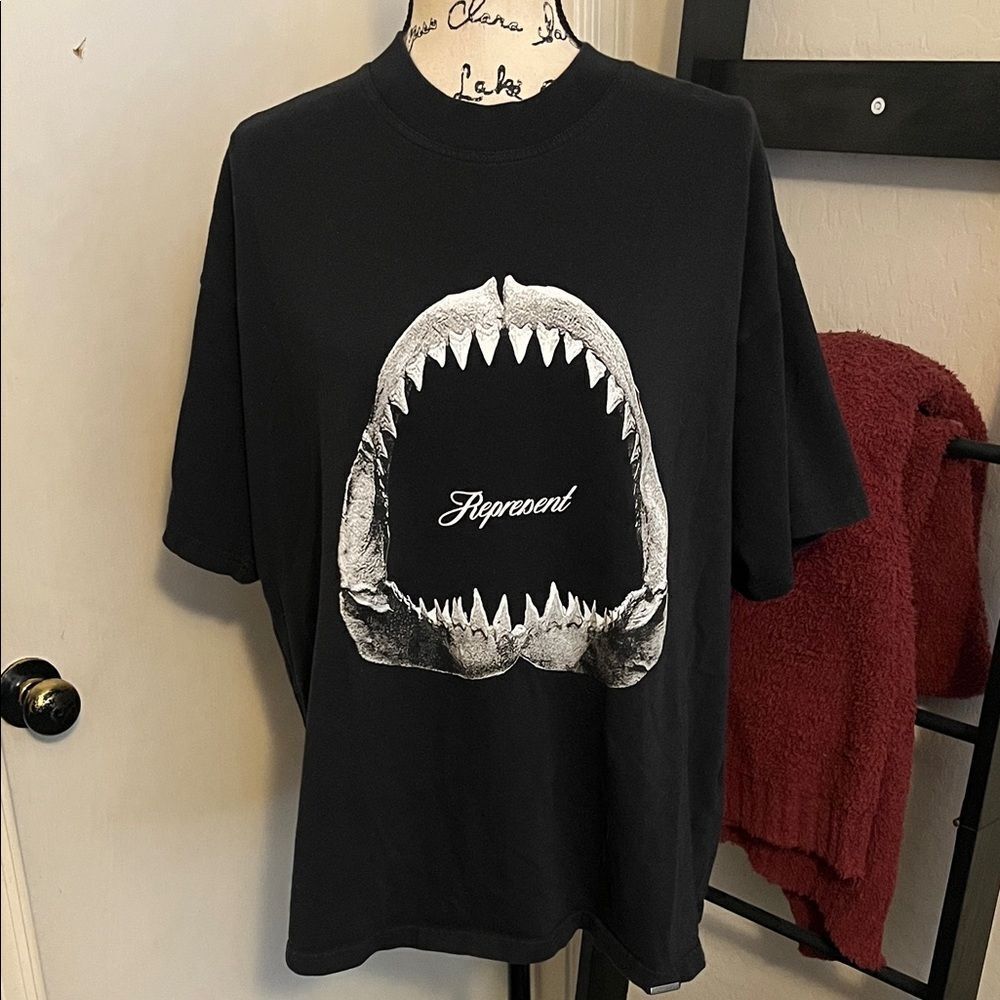 Represent Black Shark Graphic Pullover Casual T-Shirt Modern Streetwear
